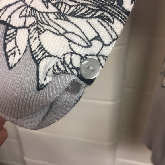 Cyrus Women’s Sweater, Size: L, Color: grey, white, black, button front-closure - Picture 10 of 14